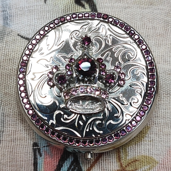 Purple Amethyst Tiara Queen Swarovski Divided Chrome Pill Box Case NEW Pageant - Picture 1 of 4